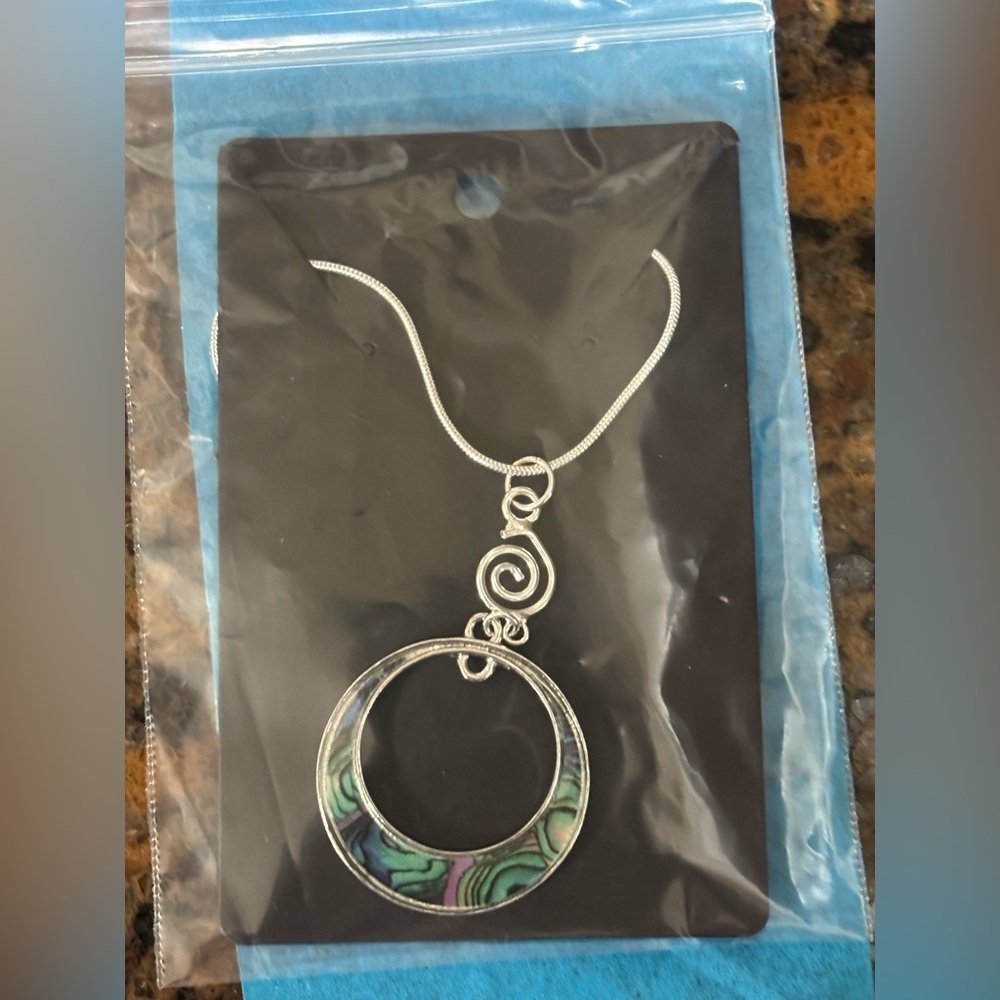 Silver and Abalone Pendant Necklace. NWT - Picture 4 of 5